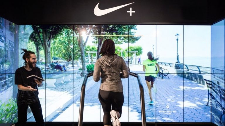 Nike 為什麼要在店內放跑步機、投籃機？零售業者迎戰電商的 3 大策略